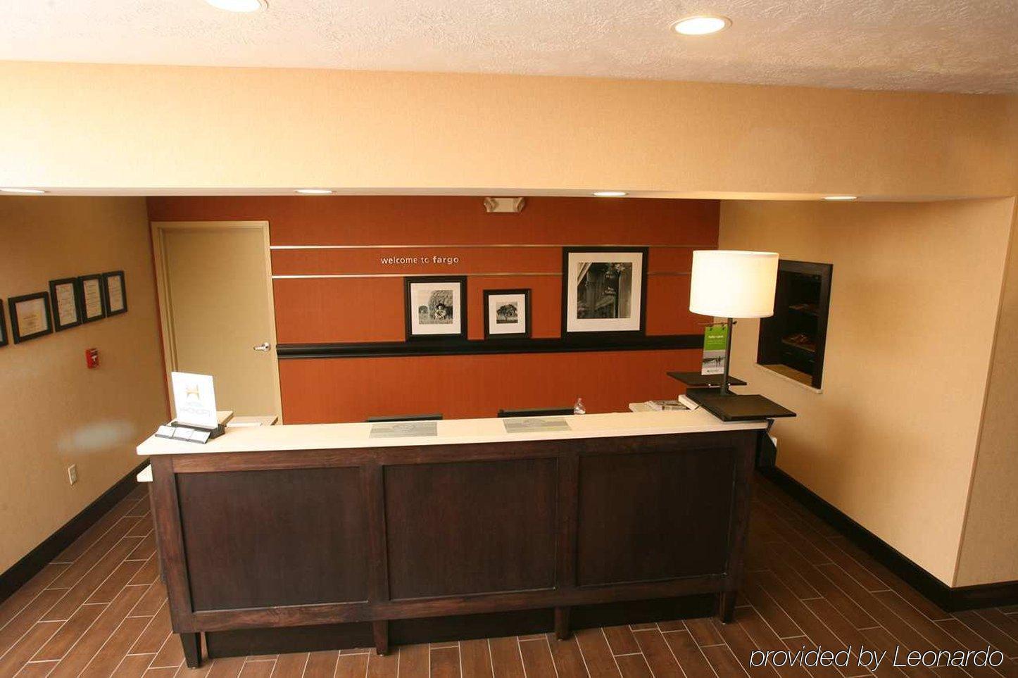 Hampton Inn & Suites Fargo Medical Center Beltér fotó