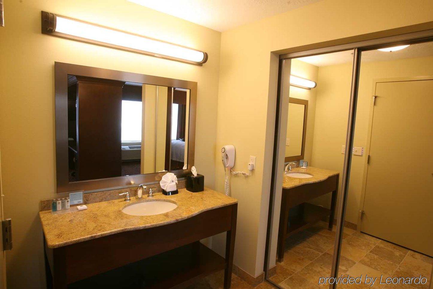 Hampton Inn & Suites Fargo Medical Center Szoba fotó